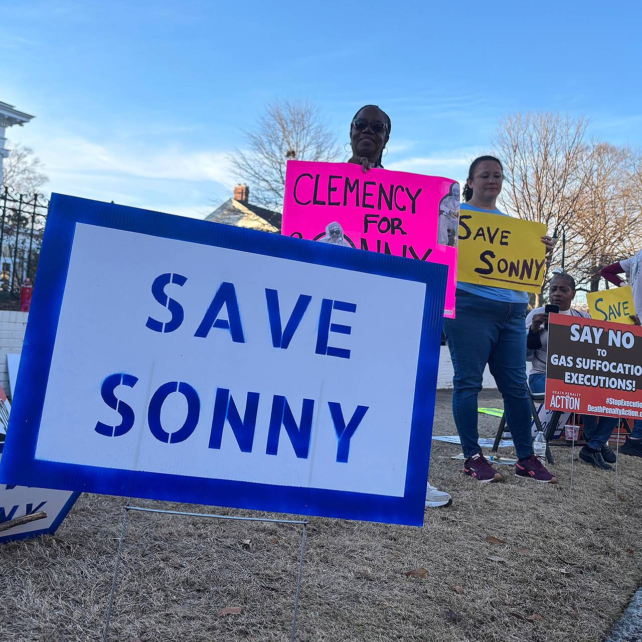 Просидевшего в камере смертников 35 лет грабителя спасли в последний момент