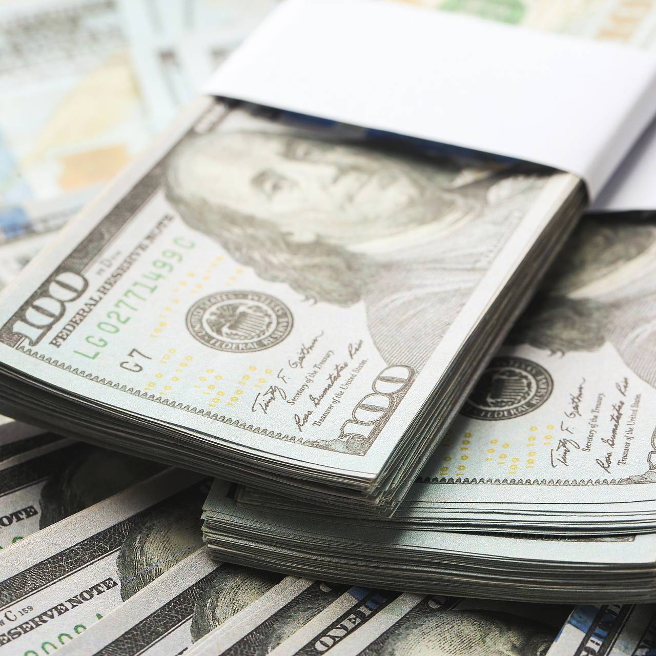 Поездка к дочери неожиданно принесла мужчине 32,6 миллиона рублей