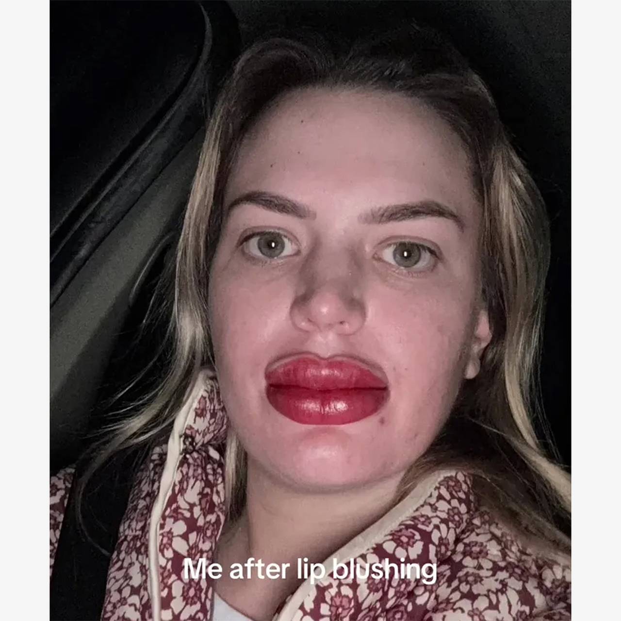 Девушка сделала татуаж губ и сравнила себя с героем &laquo;Корпорации монстров&raquo;