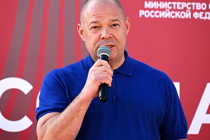 Украинский борец повернулся спиной к флагам во время гимна РФ