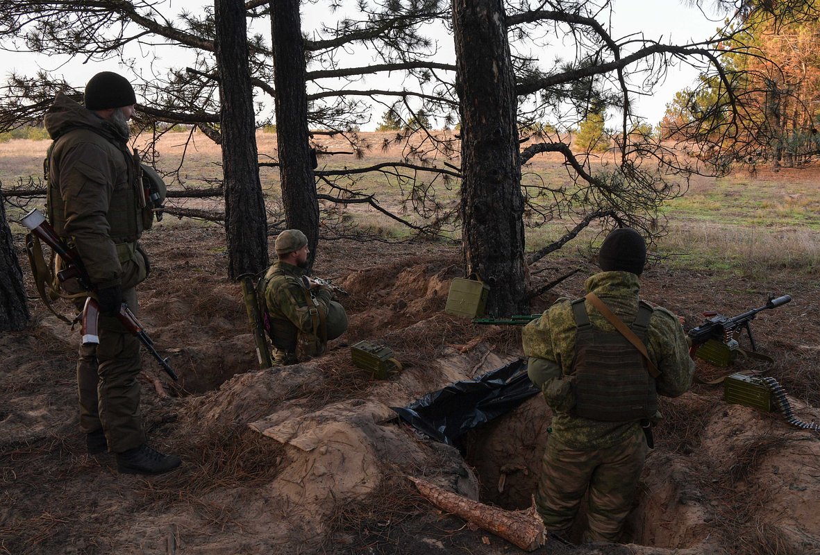 Военнослужащие казачьего батальона «Терек» на боевой позиции в районе Кинбурнской косы, 2023 год.