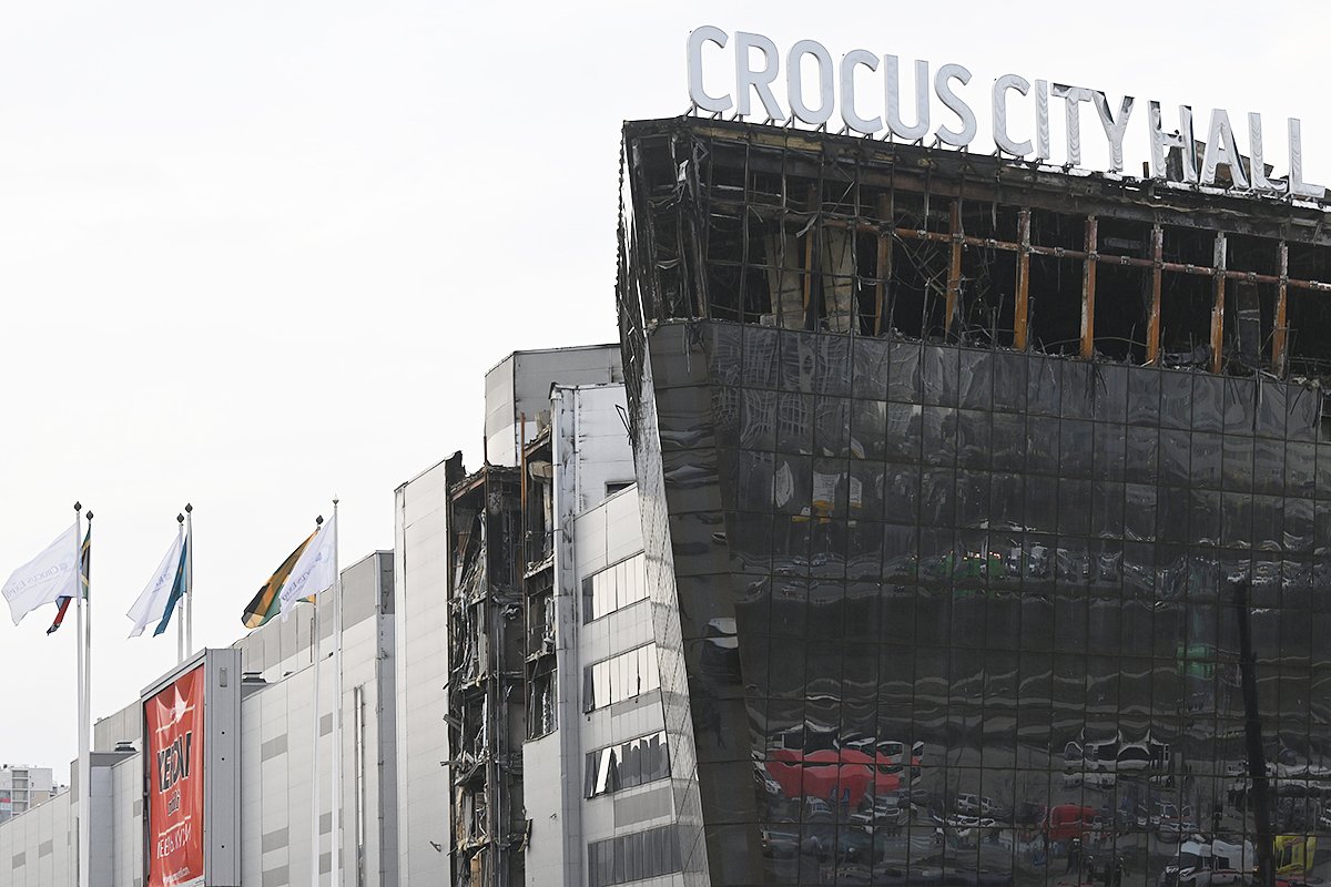 Здание концертного зала «Крокус Сити Холл», где произошла стрельба и начался пожар