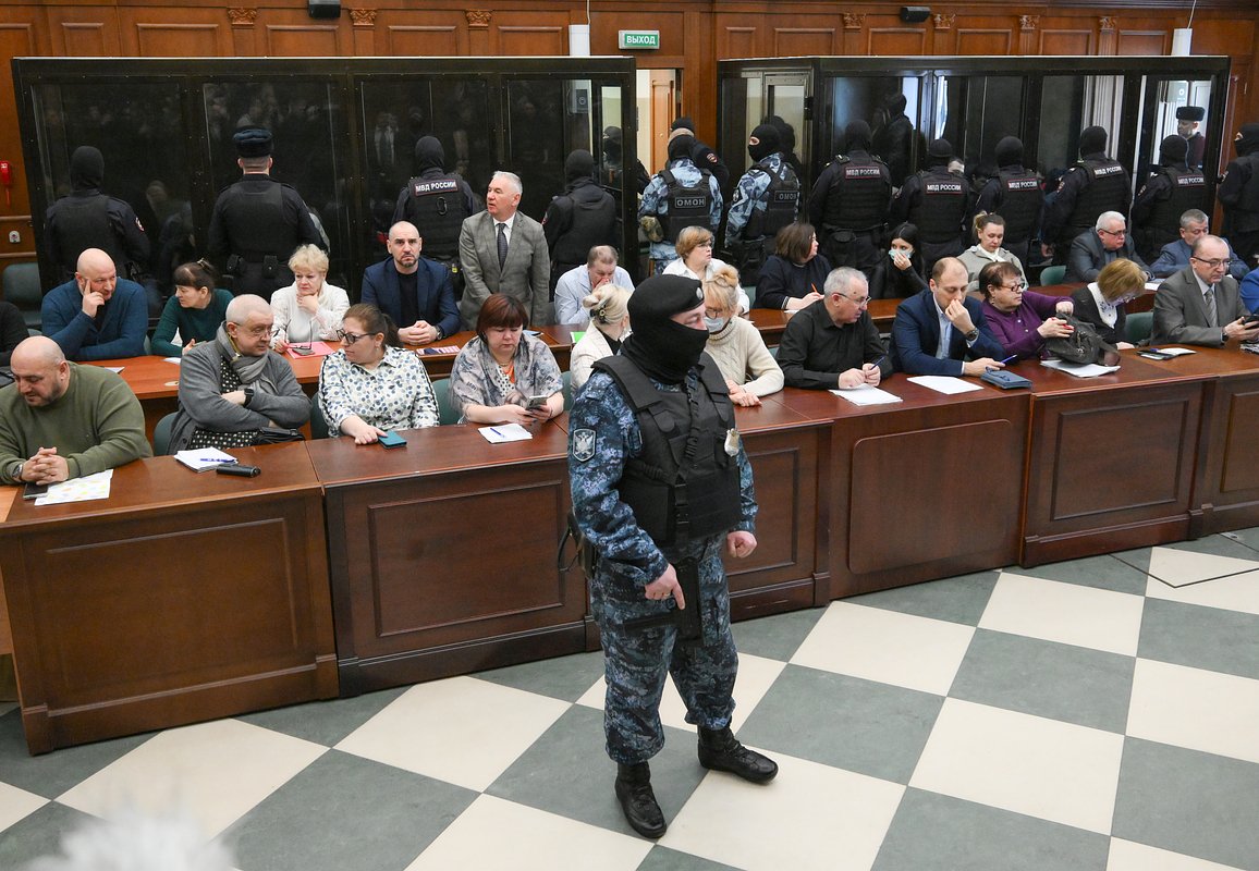 Обстановка в зале суда перед оглашением приговора обвиняемым в совершении теракта