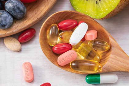 Россиянам назвали три самых бесполезных БАДа