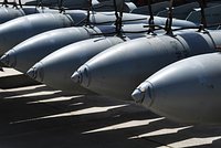 Российские военные отомстили за удары по Брянску. На позиции ВСУ сбросили бомбы с надписью «За каждого нашего — 1000 ваших» 