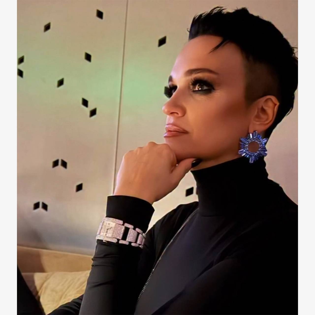 Певица Слава похвасталась часами Chopard за миллионы рублей