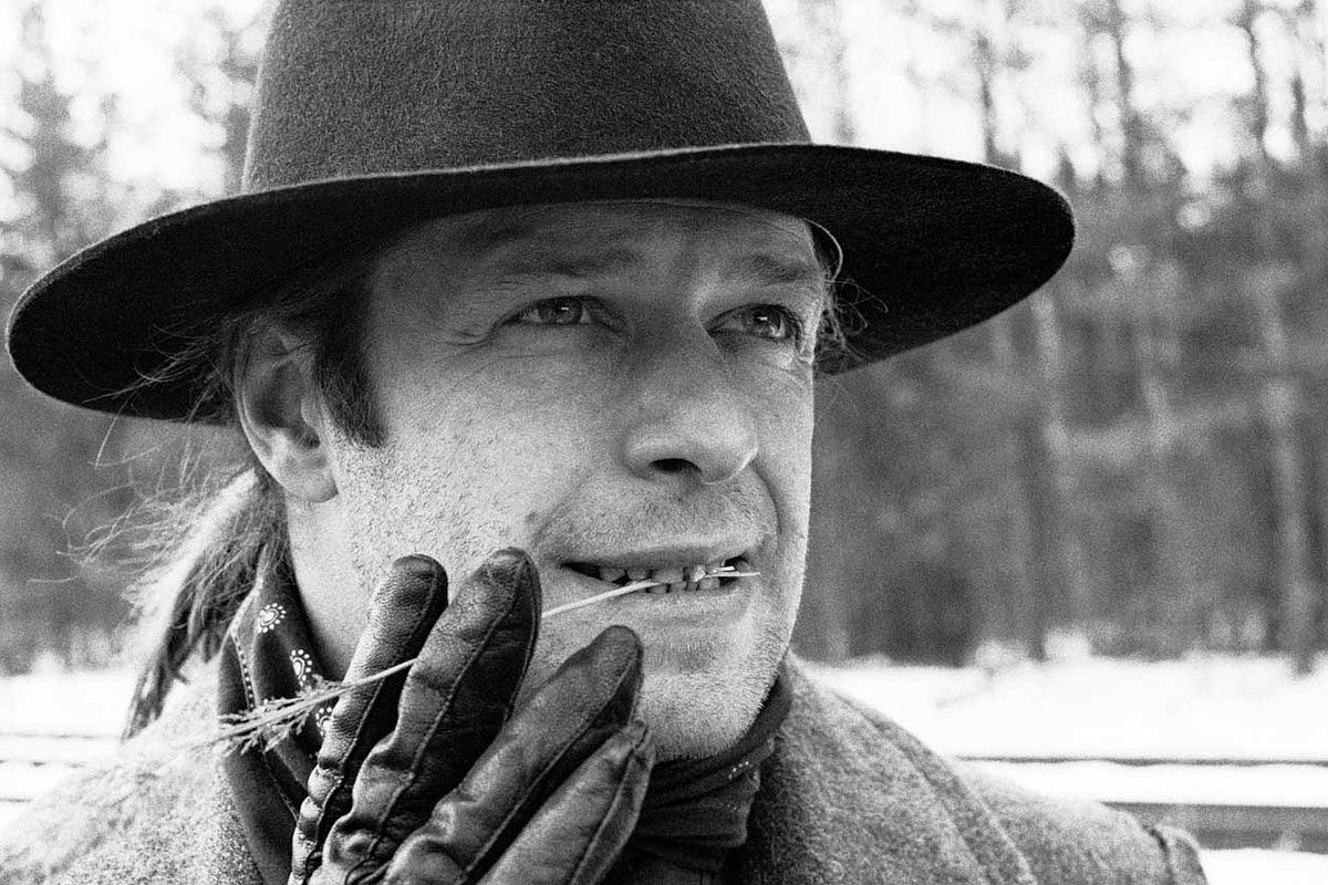 Борис Гребенщиков (внесен Минюстом РФ в список иностранных агентов), группа «Аквариум», во время съемок клипа на песню «Поезд в огне»