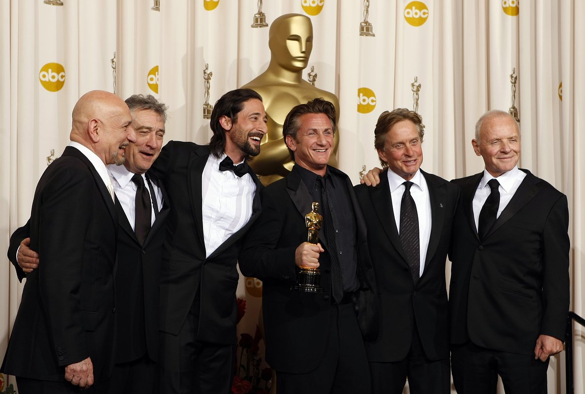 Слева направо: Бен Кингсли, Роберт Де Ниро, Эдриан Броуди, Шон Пенн, Майкл Дуглас и Энтони Хопкинс на 81-й церемонии вручения премии «Оскар», 2009 год