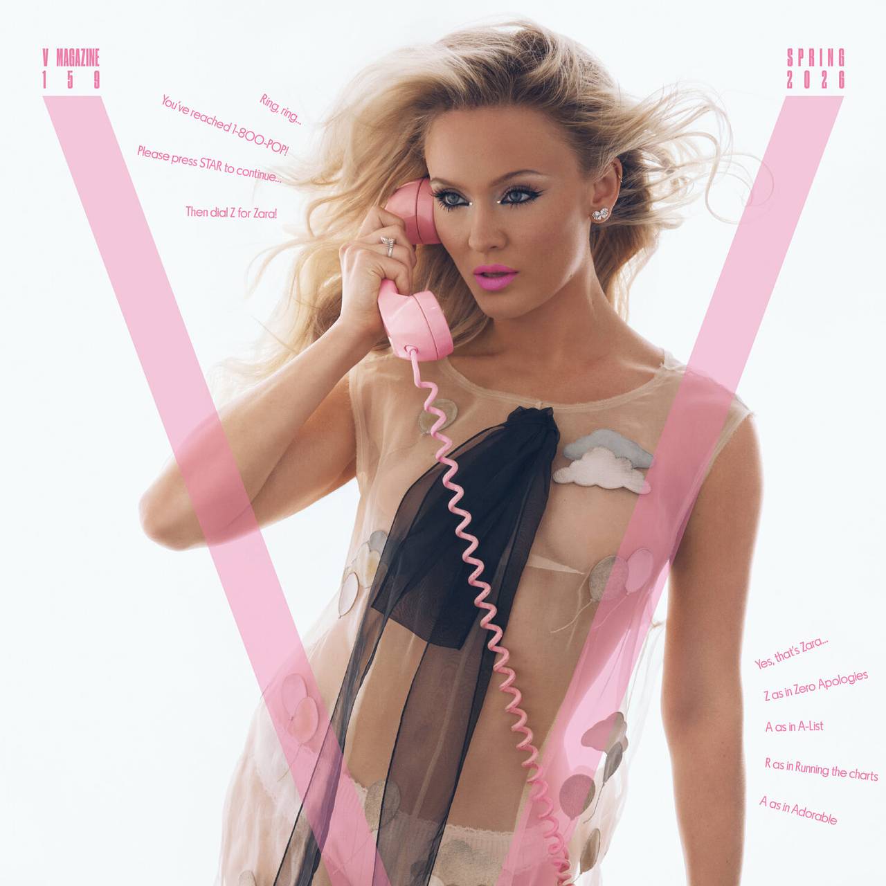 Известная певица надела прозрачное платье без бюстгальтера для съемки в журнале