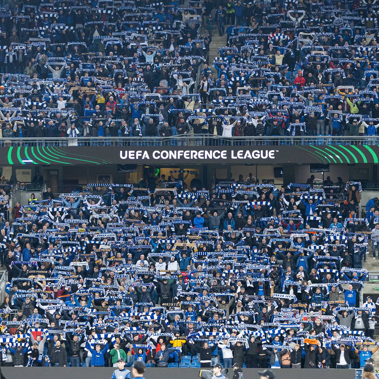 Польские болельщики начали выкрикивать лозунги против Бандеры на матче с Украиной