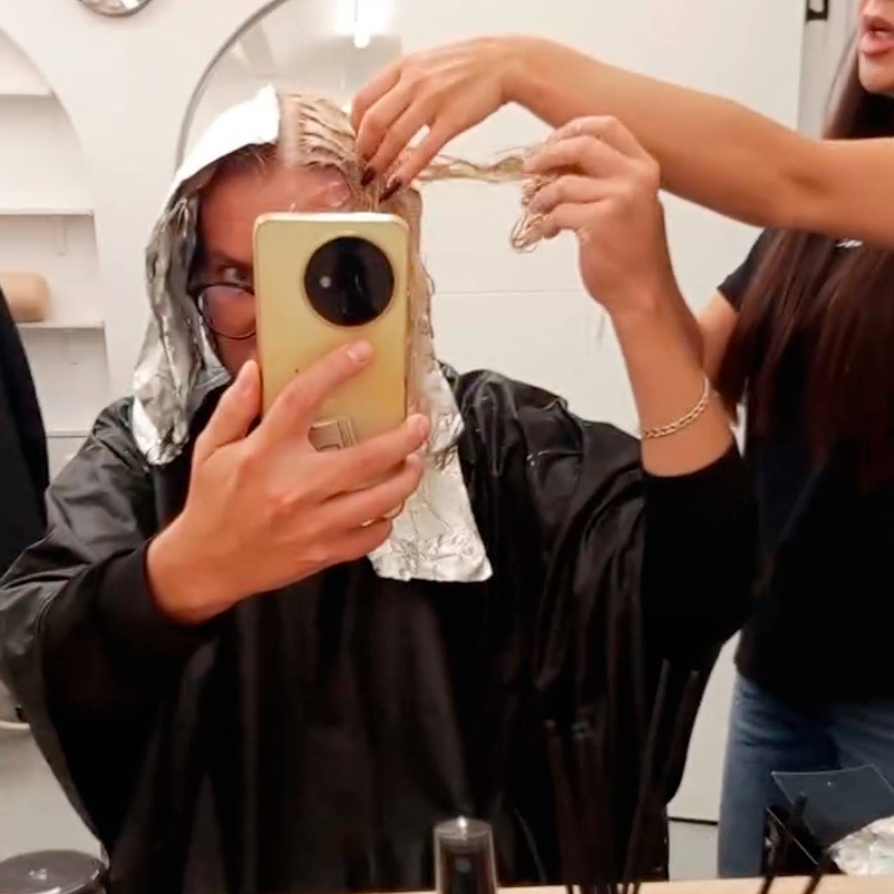 Гоген Солнцев обнародовал видео с неудачного окрашивания в московском салоне красоты