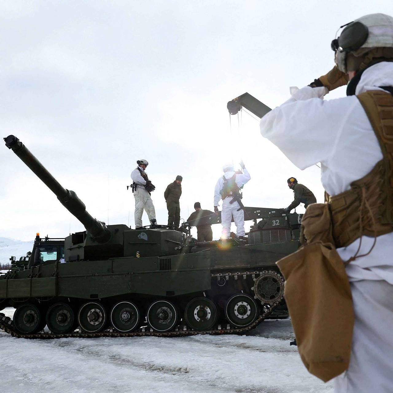 НАТО отозвало технику с учений близ границ России