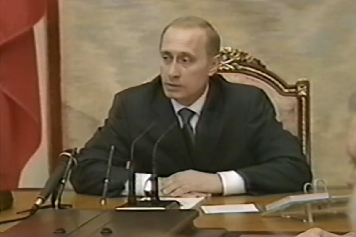 Владимир Путин во время экстренного совещания по поводу захвата самолета Ту-154