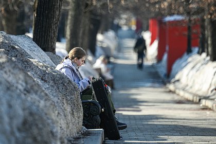 Москвичей призвали убрать зимние куртки подальше