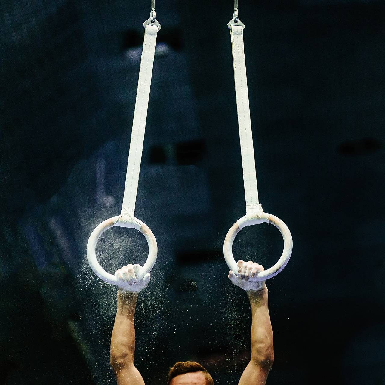 Тренер сборной Украины по спортивной гимнастике тайно переехал