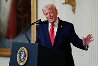 «Санкции вернутся». Трамп пообещал снова ввести ограничительные меры против России, но назвал необходимое для этого условие 