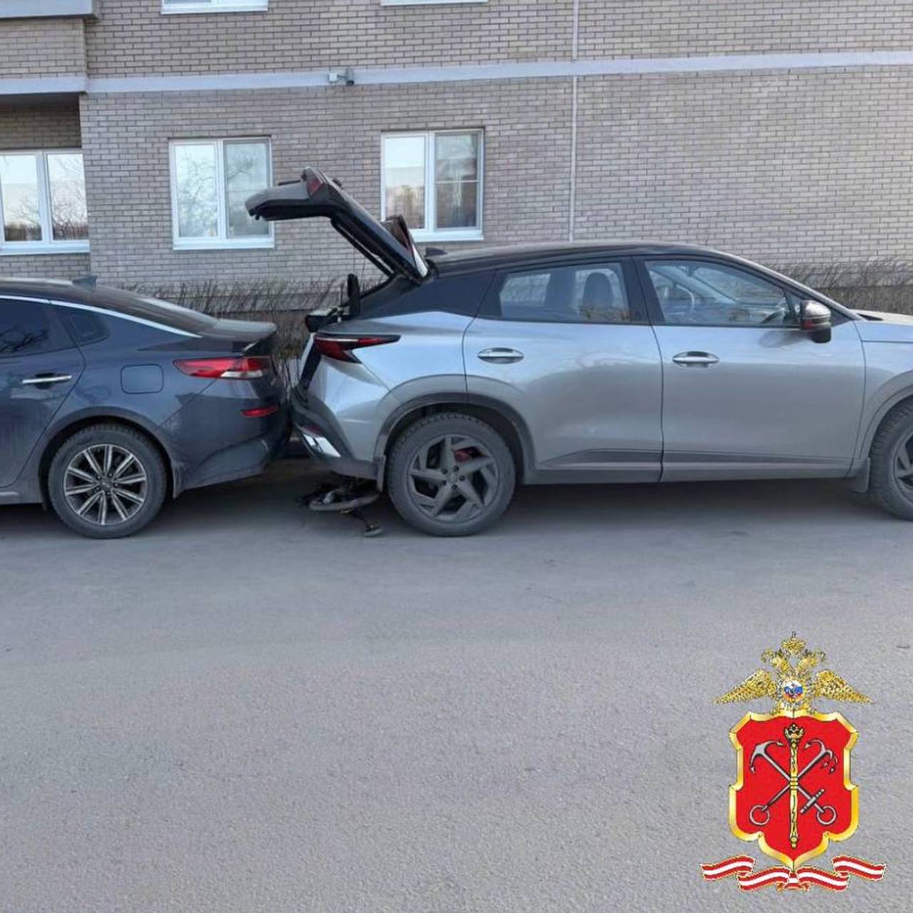 В Петербурге машина задавила пятилетнего мальчика на парковке жилого дома