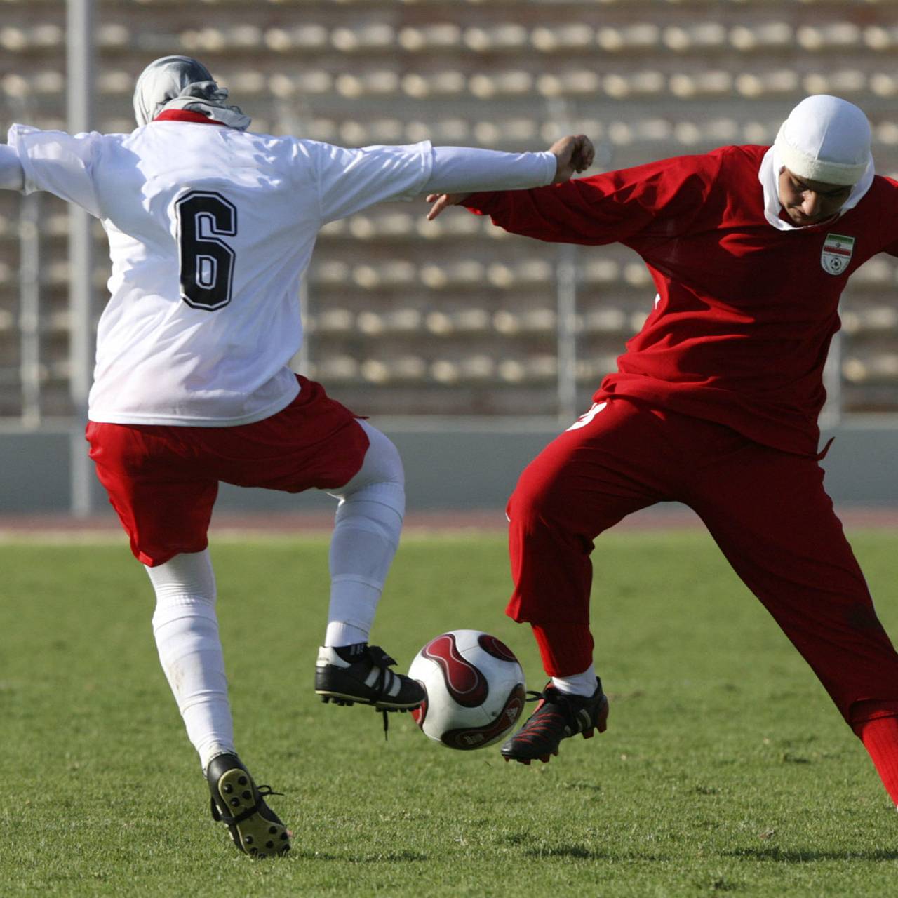 Еще две футболистки сборной Ирана вернулись на родину из Австралии