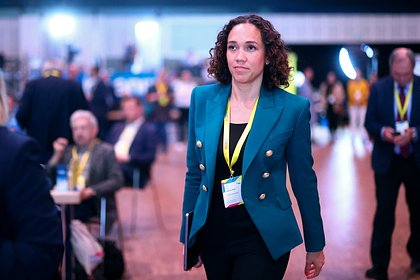 Глава немецких демократов обрила голову налысо после провала на выборах