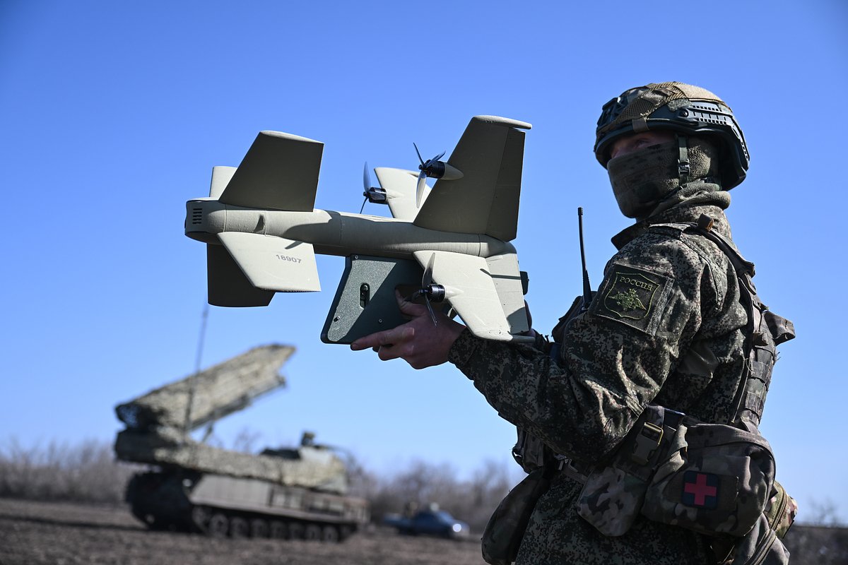 Боец с дроном-перехватчиком Ёлка