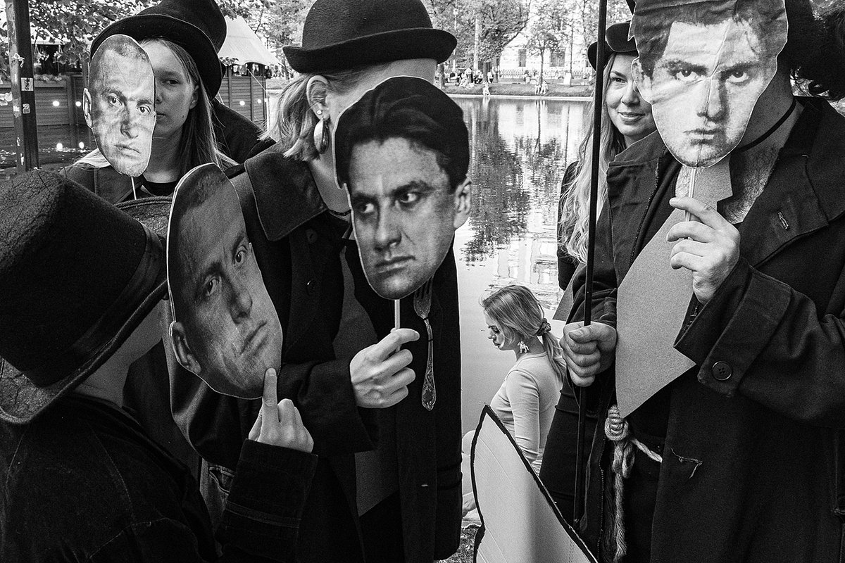 Работа «Девушка с сережкой в виде лошади на постановке» победила в конкурсе фотографий номинации «Репортаж: Слово и его воплощение. Театр. Литература. Поэзия»