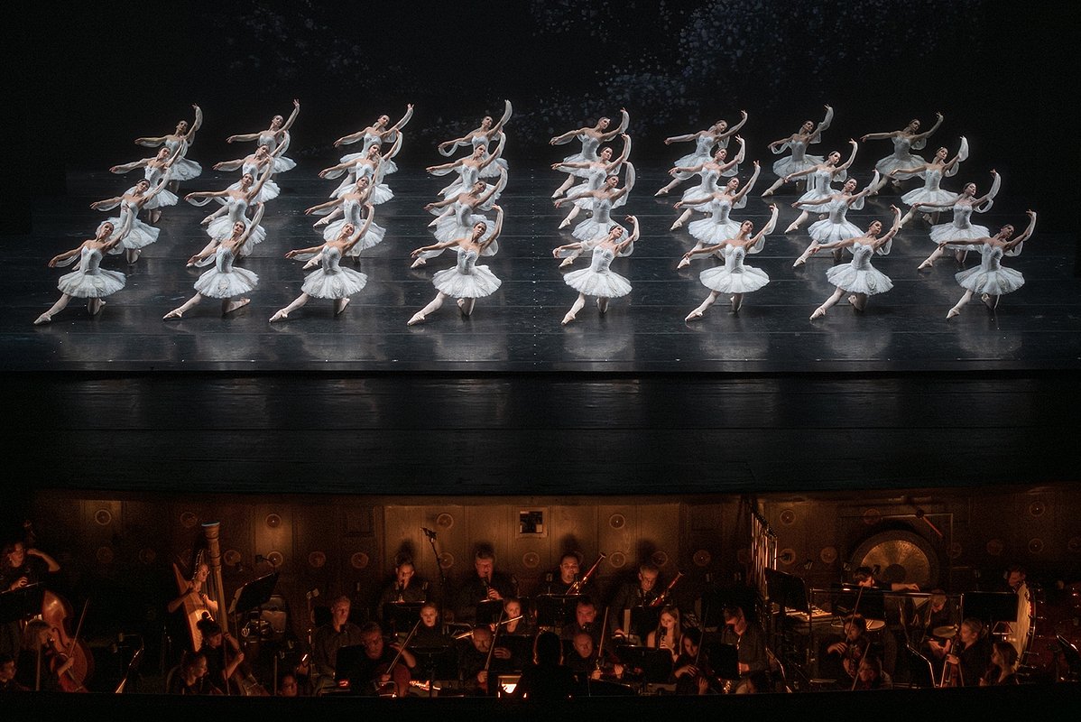 Работа «Два измерения в мире балета» выиграла в конкурсе фотографий номинации «Репортаж: Звук. Ритм. Музыка. Время»