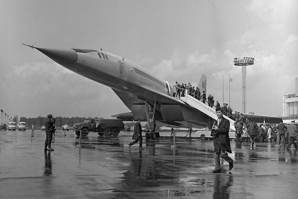 Сверхзвуковой пассажирский самолет 