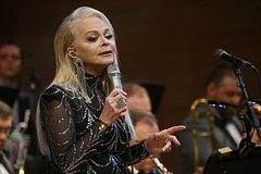 Лариса Долина