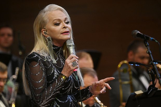 Лариса Долина