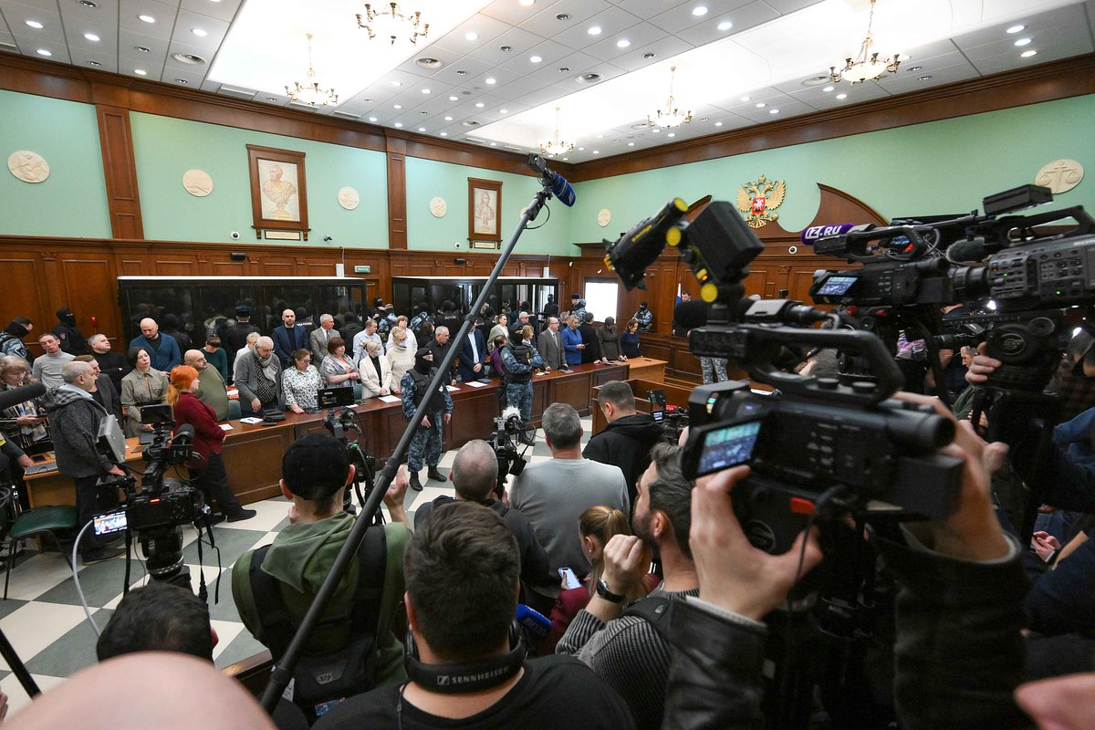 Обстановка в зале суда во время оглашения приговора обвиняемым в совершении теракта в концертном зале «Крокус Сити Холл»