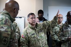 Антонио Агуто (в центре)