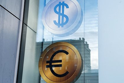 Названо условие подорожания доллара до 100 рублей