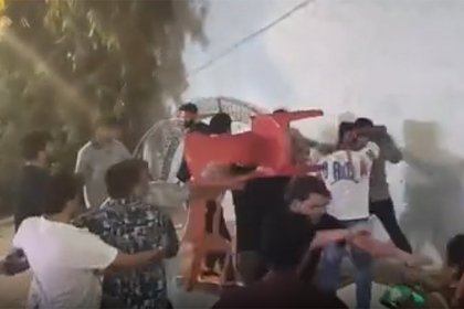 Гости устроили драку на свадьбе и стали бить друг друга стульями