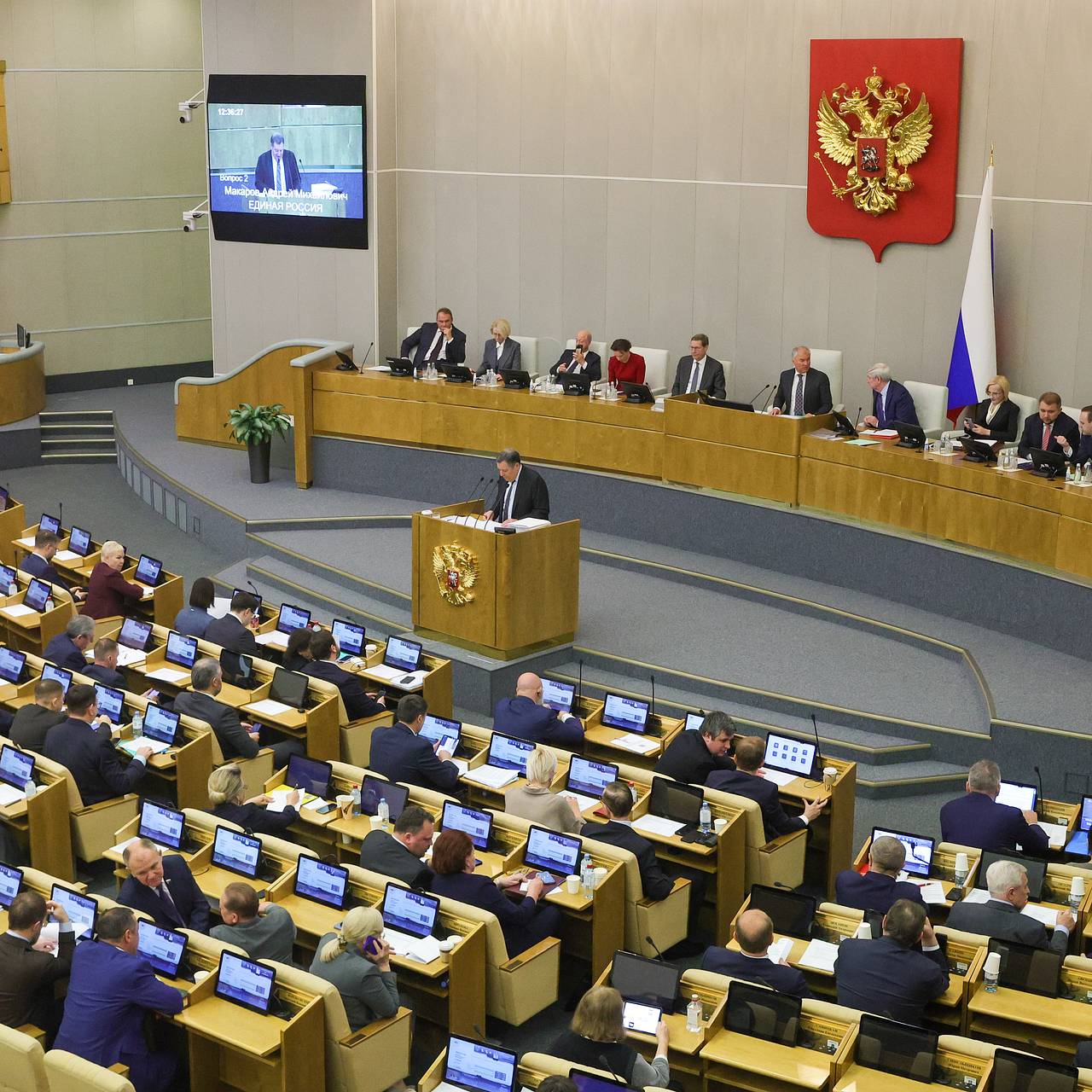 В Госдуме предложили повысить пенсионный коэффициент врачам и учителям