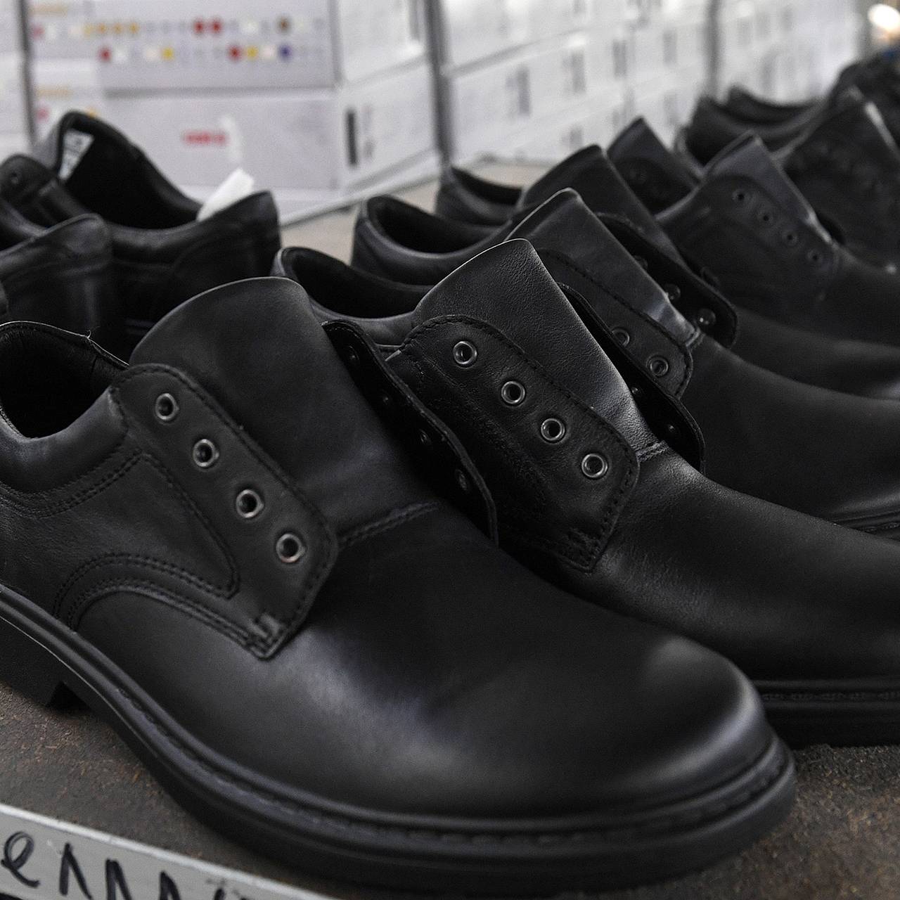 Один из крупнейших производителей обуви в России погряз в долгах