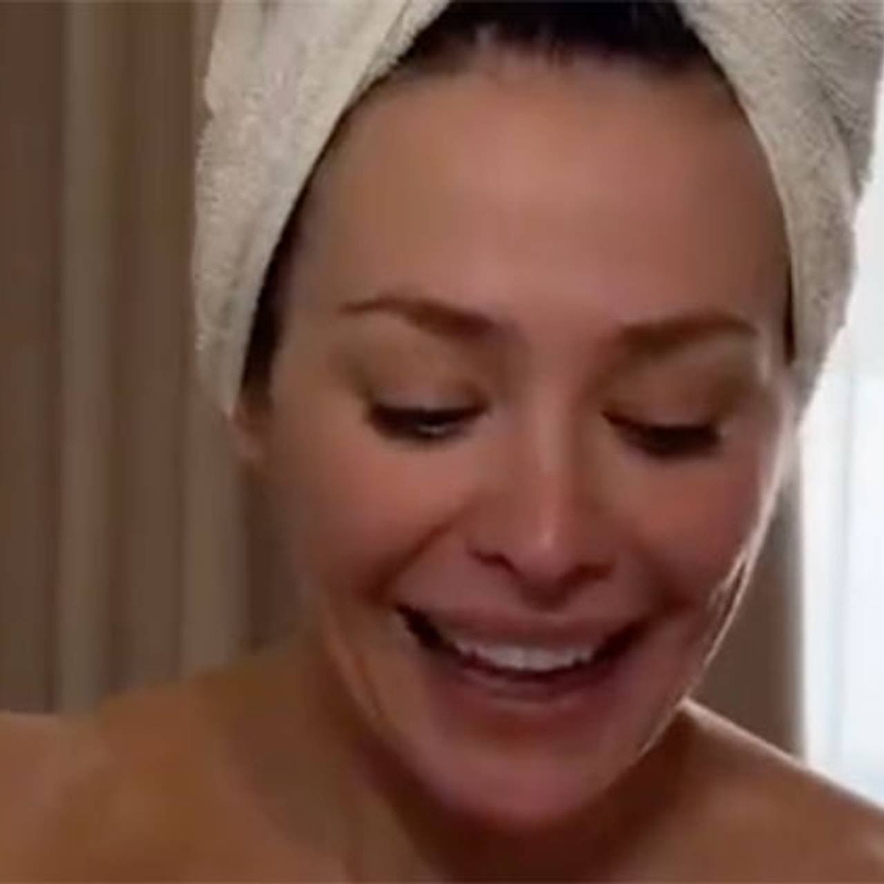 Российская актриса показала внешность без макияжа на 52-летие