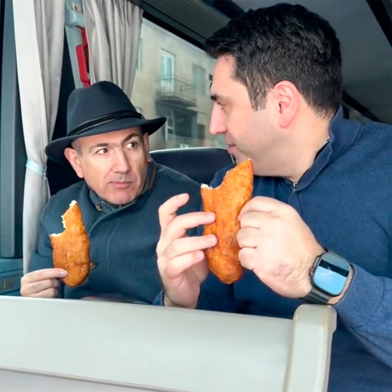 &laquo;Ходят слухи, что он премьер-министр&raquo;. Никол Пашинян стал мемом из-за странных видео, которые он без конца постит. Что происходит?