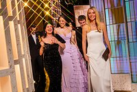 Звезды Голливуда внезапно стали выглядеть одинаково. Что с ними произошло?