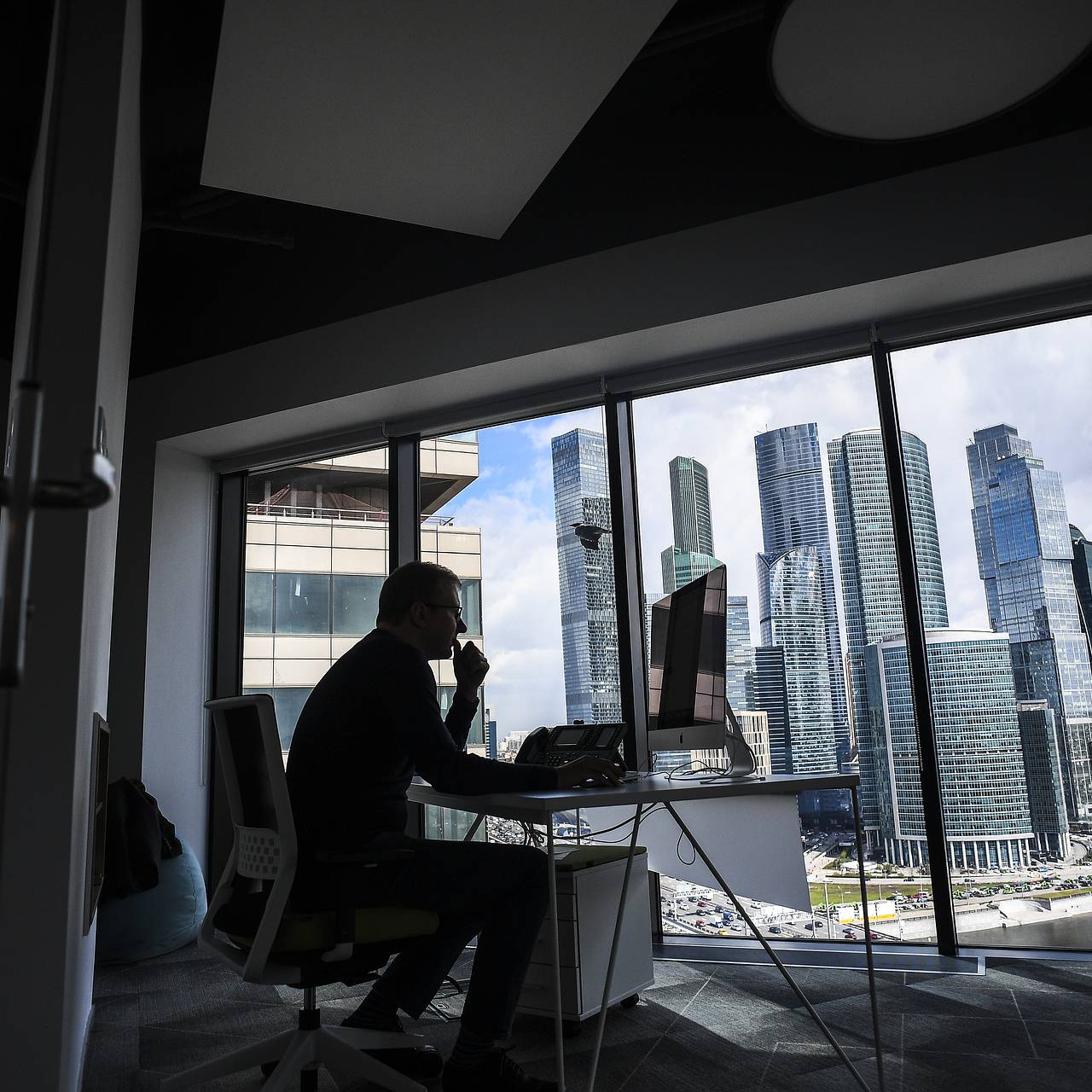 Невозможность четырехдневной рабочей недели в России объяснили