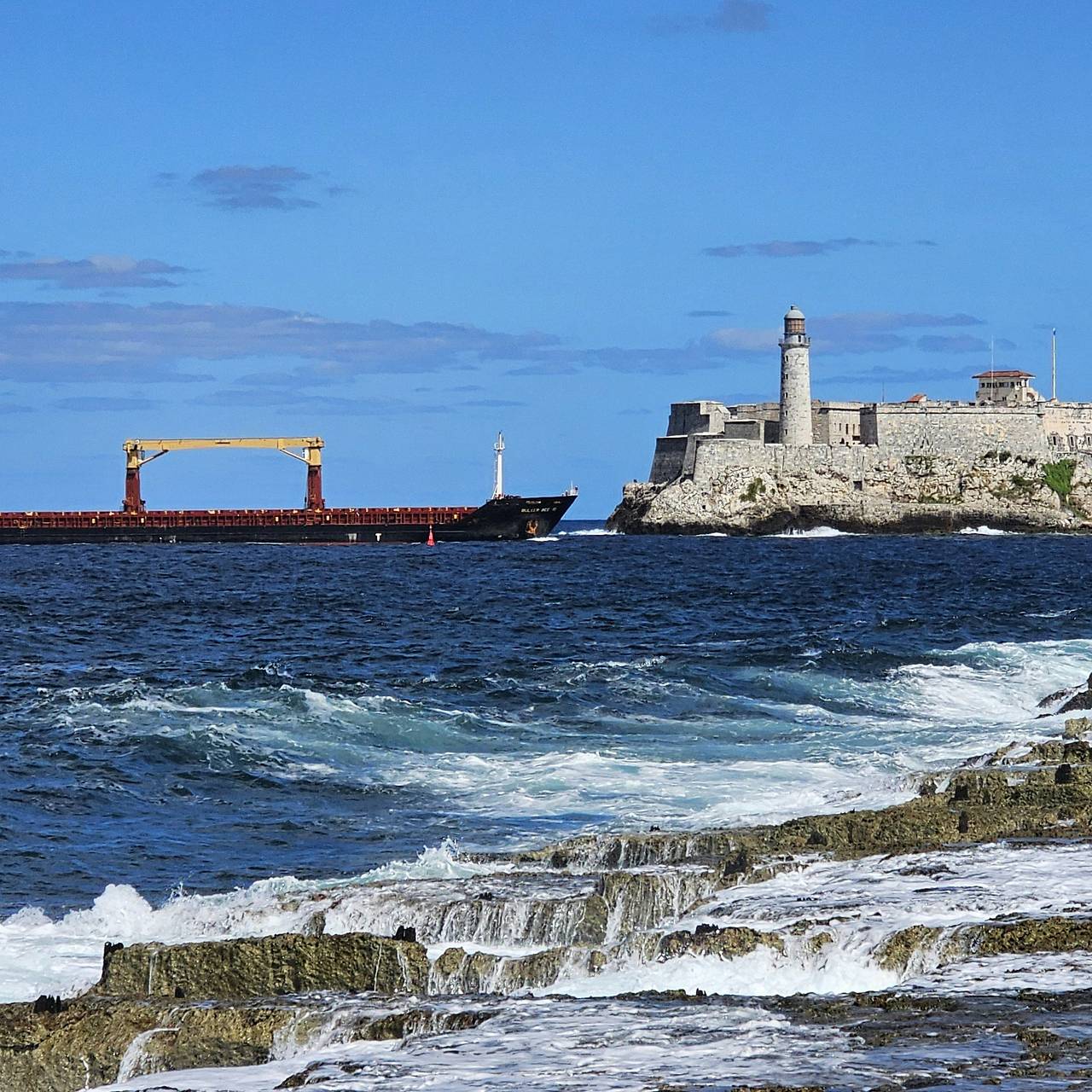 Российские корабли с нефтью и газом отправились на Кубу вопреки санкциям США