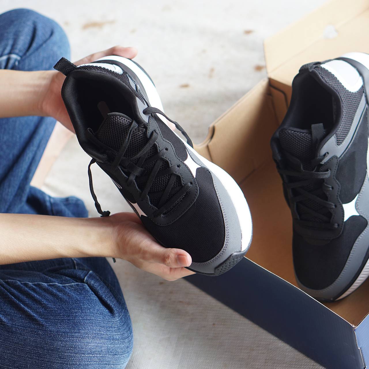 Россияне бросились покупать одежду и обувь за рубежом