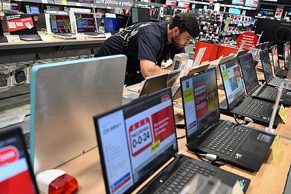 Продажи компьютеров в России резко сократились