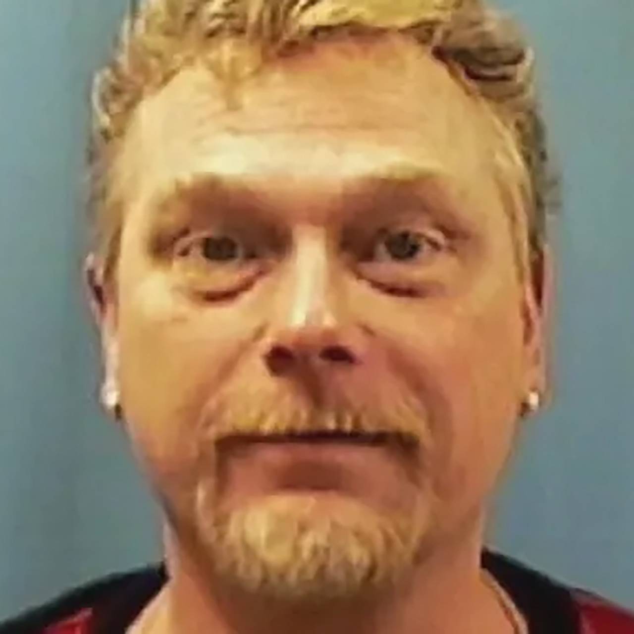 Комик с неизлечимой формой рака расправился с тестем и попытался застрелить жену