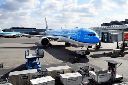 Мужчина ворвался в самолет без билета и получил 30-летний запрет на полеты