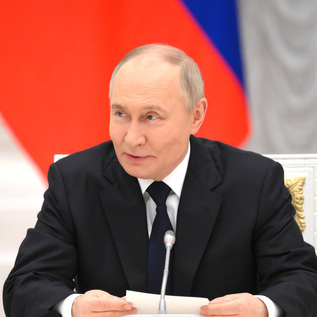 Путин наградил паралимпийцев и их тренеров