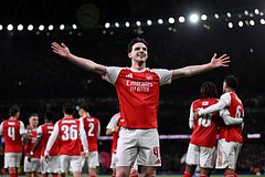 Деклан Райс («Арсенал») празднует забитый гол 