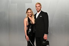 Бриана Холли (слева) и Николас Холт