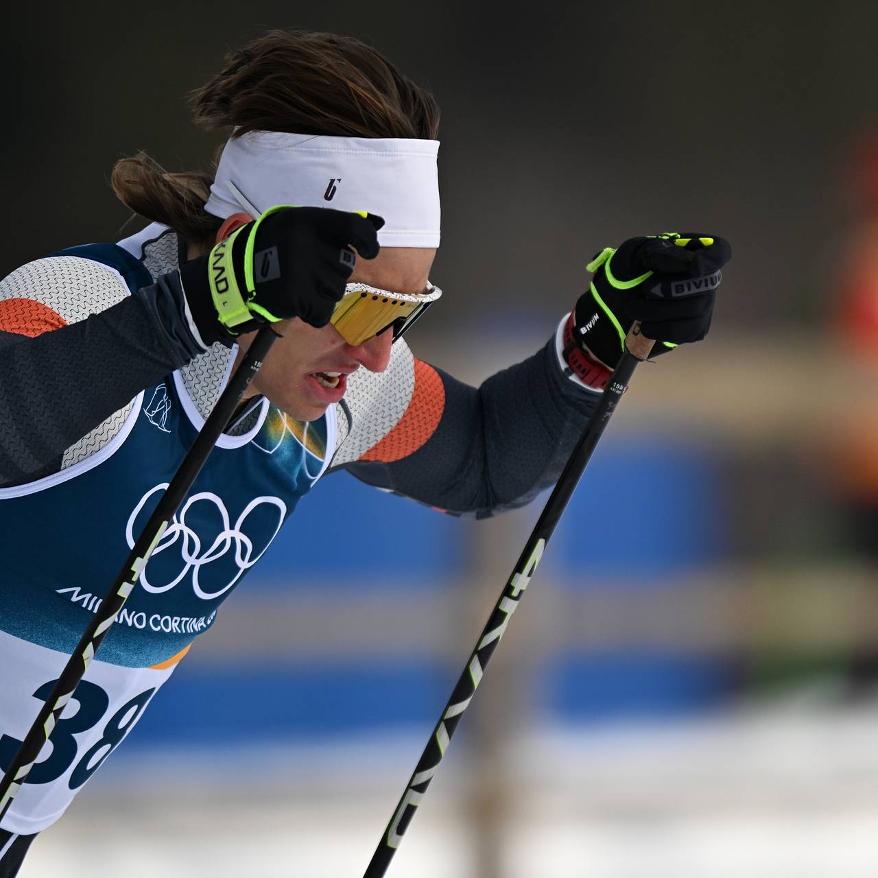 Стали известны призовые лыжников Коростелева и Непряевой за участие в Кубке мира