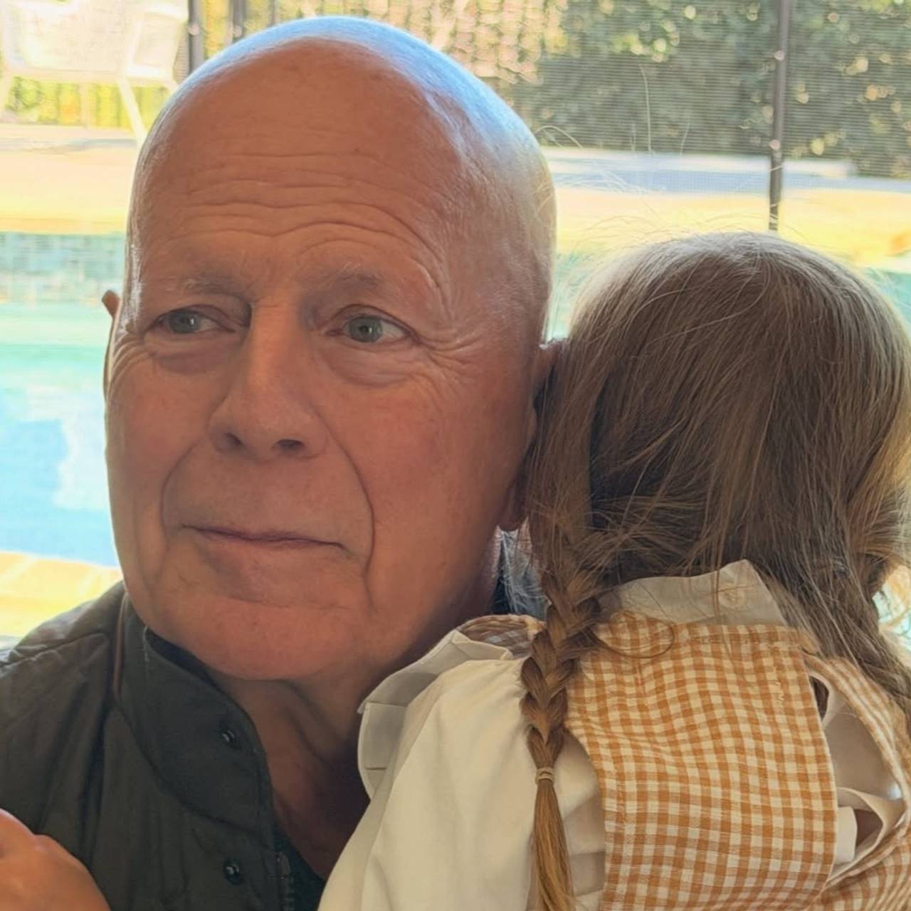 Деми Мур опубликовала новые фото тяжелобольного Брюса Уиллиса