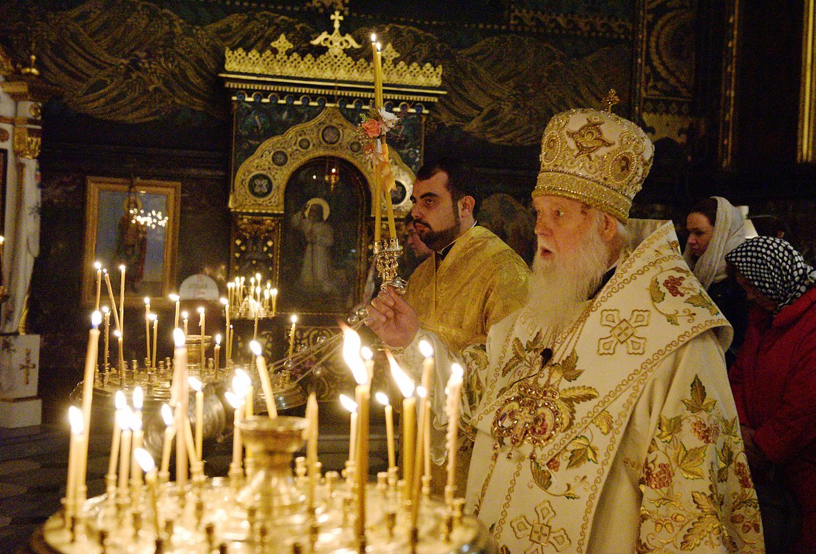 Патриарх Филарет во время службы во Владимирском соборе в Киеве, 2018 год